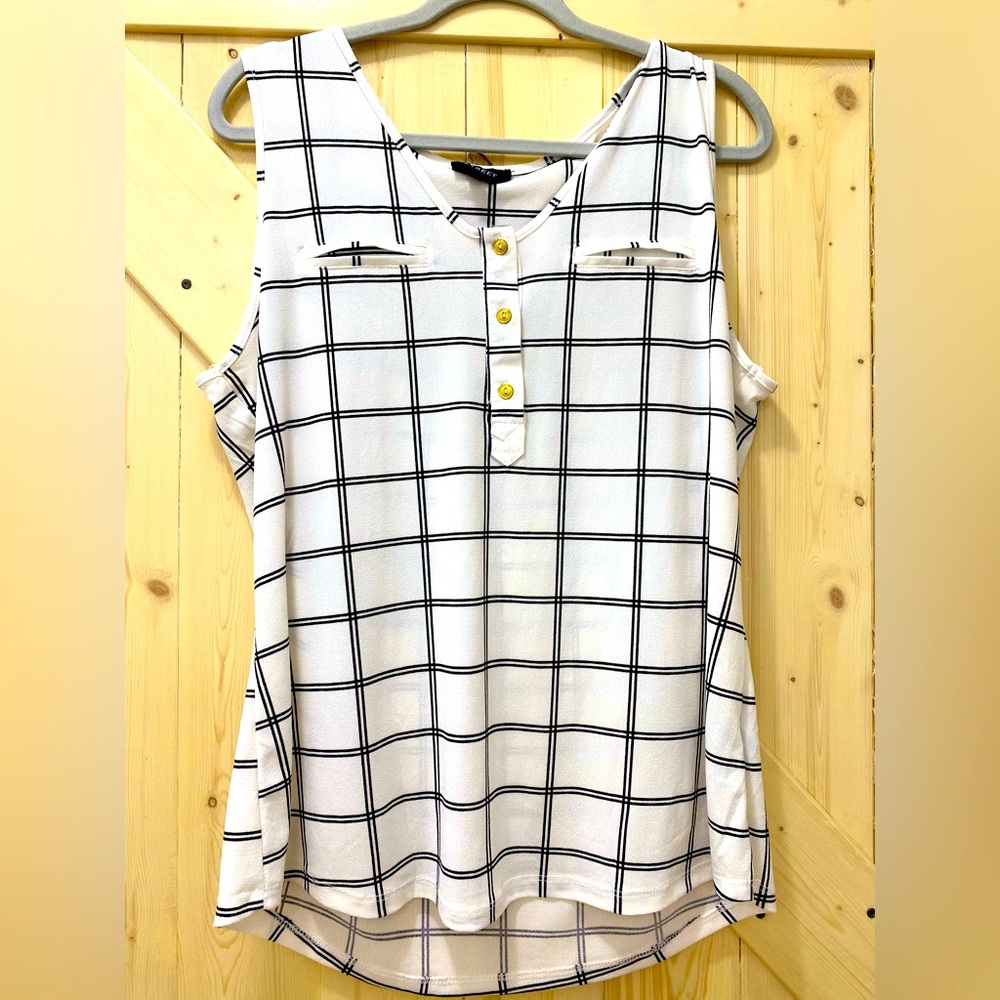 ❤️❤️Fifty Street White Black Checker Board High to Low Long Sleeveless Blouse